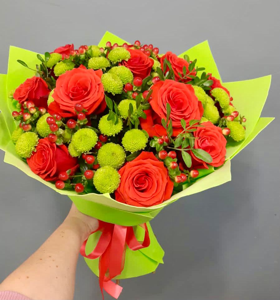 Букет цветов из: Хризантемы и Розы в Этоке