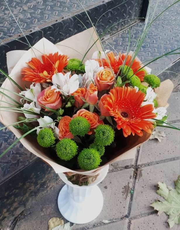 Букет цветов из: Герберы, Хризантемы, Альстромерии и Розы в Этоке