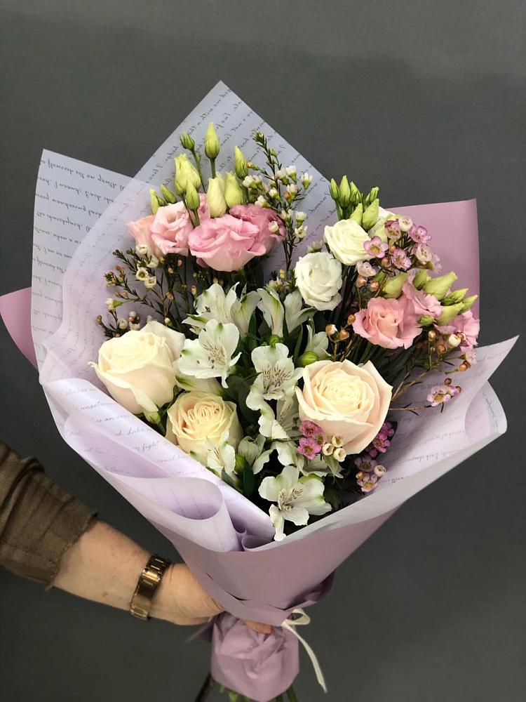 Букет цветов из: Альстромерии, Розы и Лизиантусы в Этоке