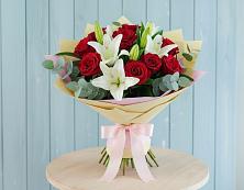 Букет цветов из:  Лилии и Розы в Этоке