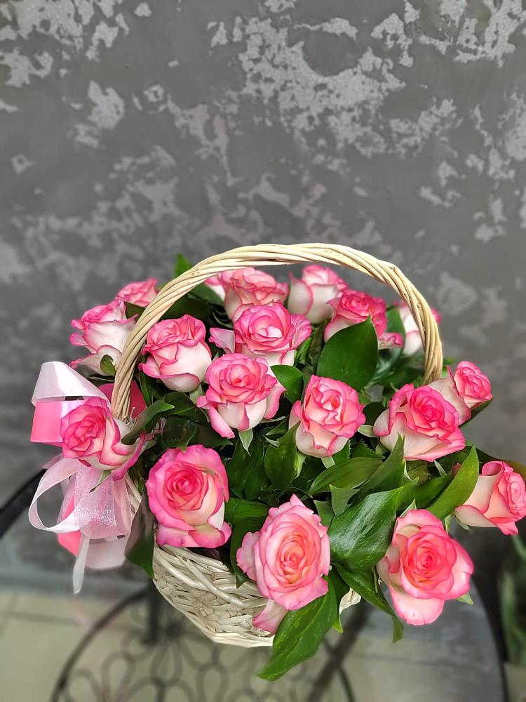 Цветочная композиция из Розы в корзине в Этоке