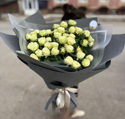 Букет Белые кустовые розы Солинеро в Этоке
