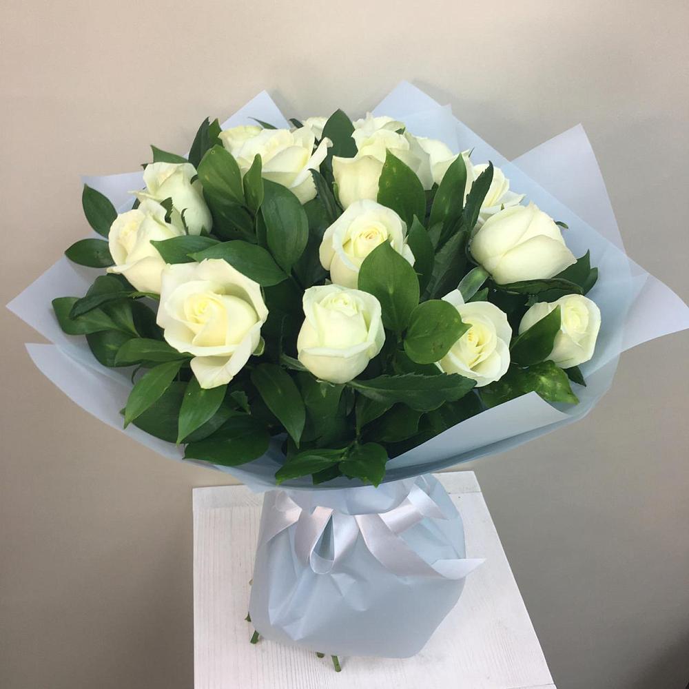 Букет 15 Белых роз Проуд в Этоке