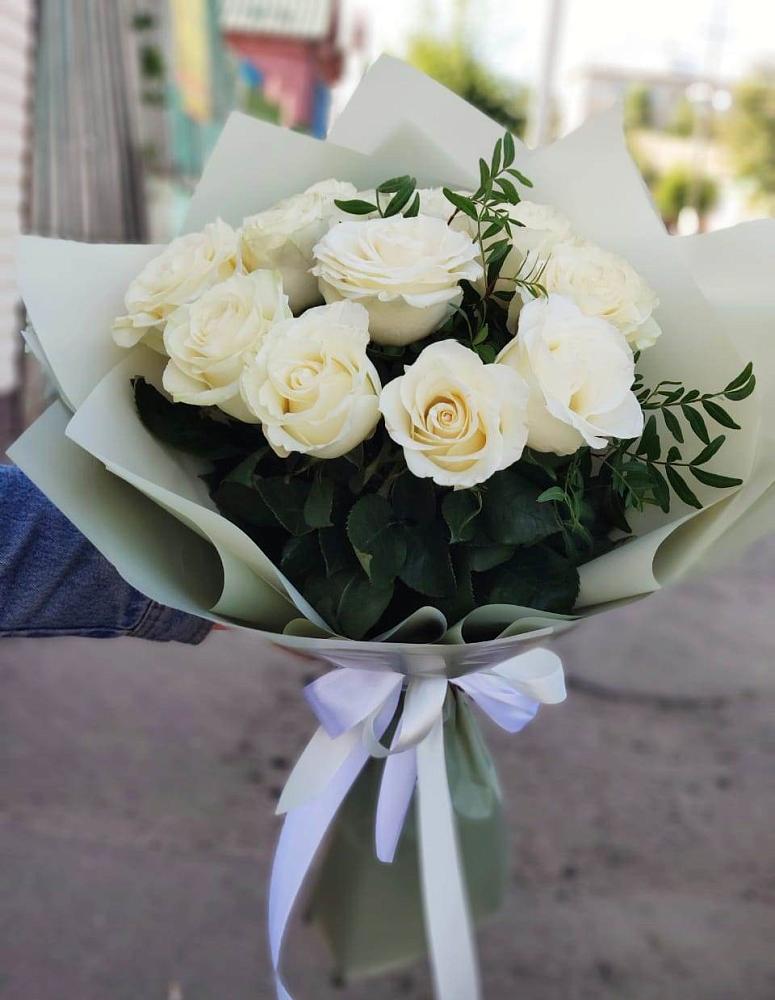 Букет Белые розы Проуд в Этоке