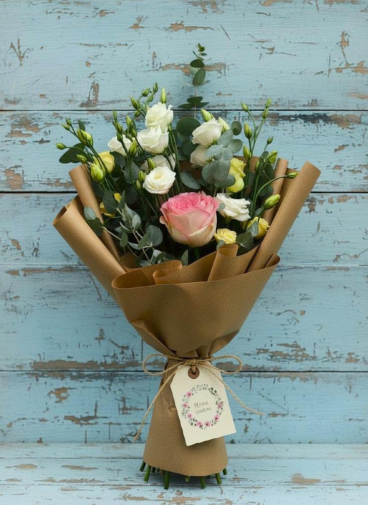 Букет цветов из: Розы и Лизиантусы в Этоке