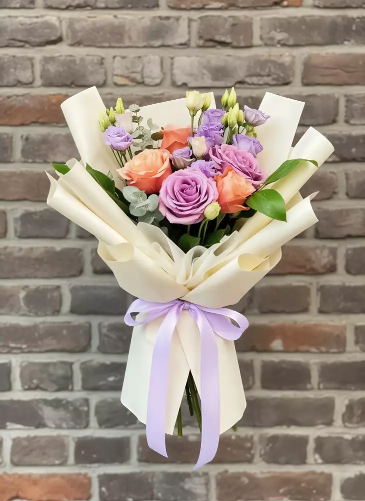 Букет цветов из: Лизиантусы и Розы в Этоке