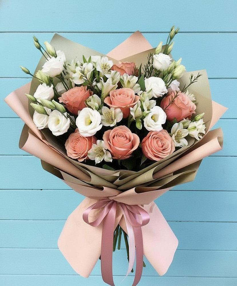 Букет цветов из: Розы, Альстромерии и Лизиантусы в Этоке