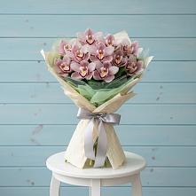 Букет цветов из:  Орхидеи и Розы в Этоке