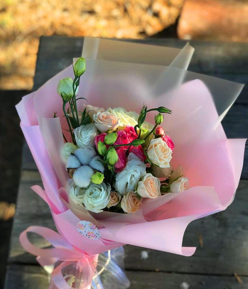 Букет цветов из: Розы и Лизиантусы в Этоке