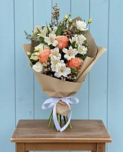 Букет цветов из:  Альстромерии, Лизиантусы, Розы и Хризантемы #REPLACE_PRED# Этоке