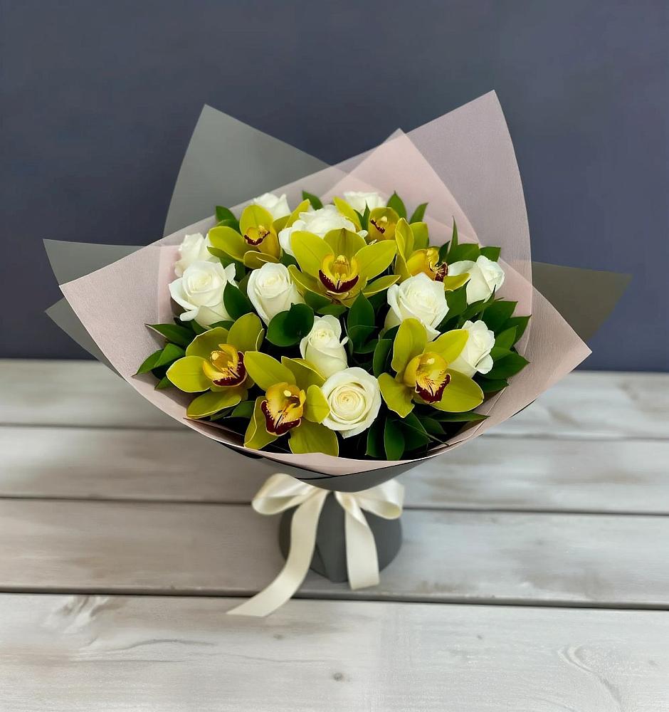 Букет цветов из: Орхидеи и Розы в Этоке