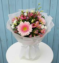 Букет цветов из:  Герберы, Альстромерии и Лизиантусы #REPLACE_PRED# Этоке
