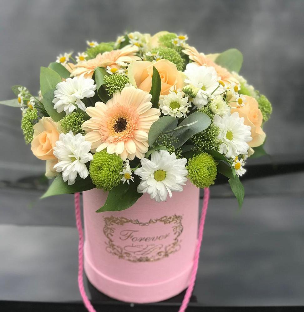 Цветочная композиция из Розы, Герберы и Хризантемы в шляпной коробке в Этоке