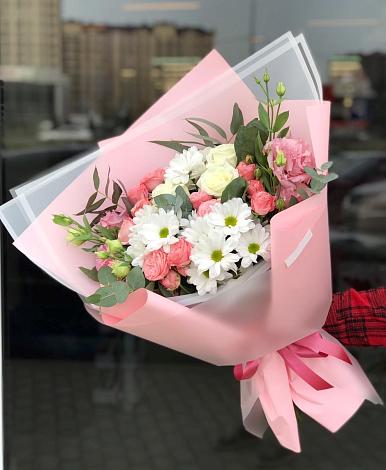 Букет цветов из: Розы, Лизиантусы и Хризантемы в Этоке